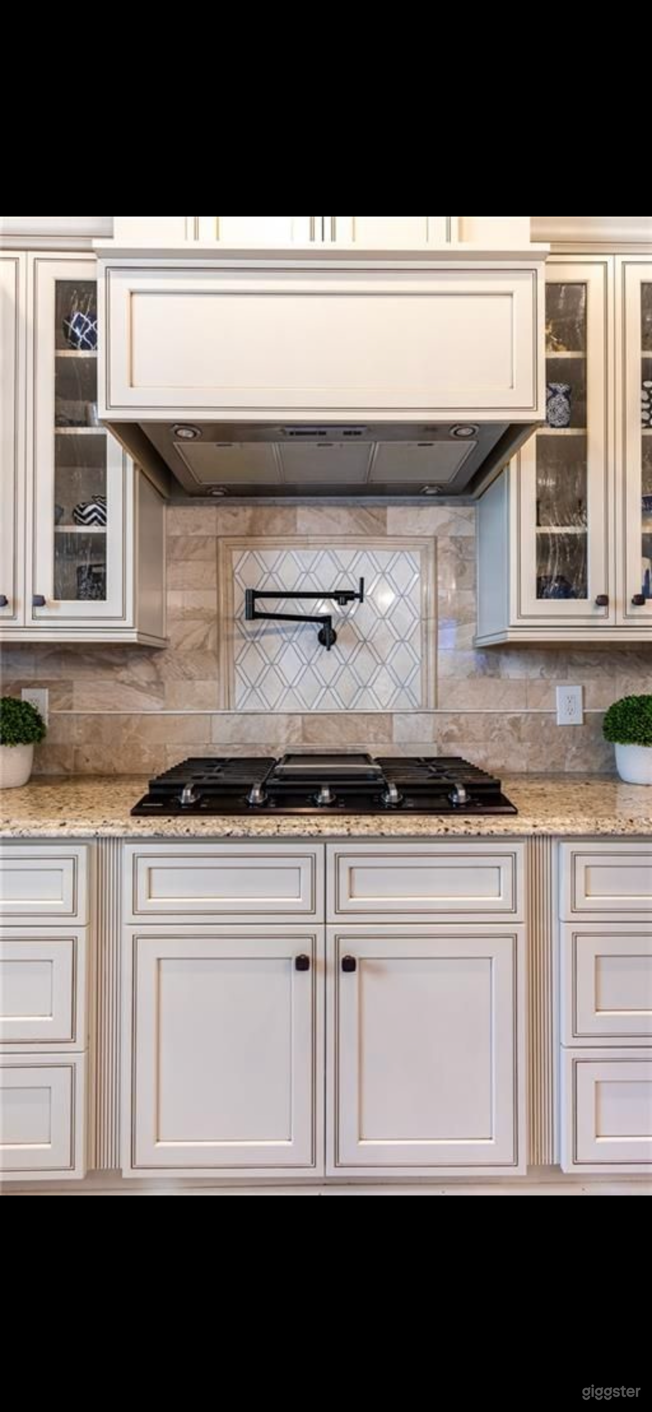 Gorgeous Creekwood Manor Photo 4