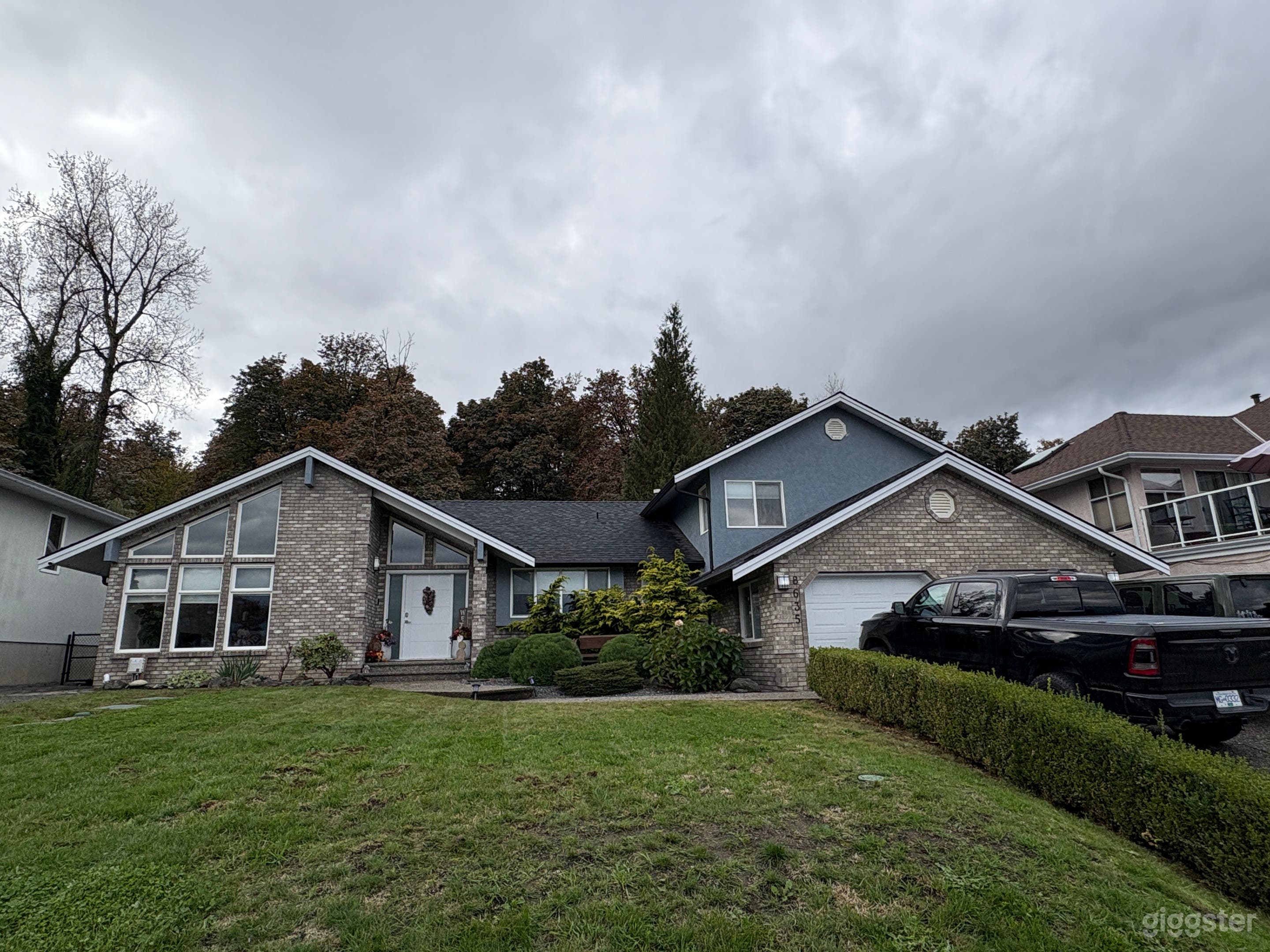 Bright &amp; Spacious Home in Chilliwack Photo 1