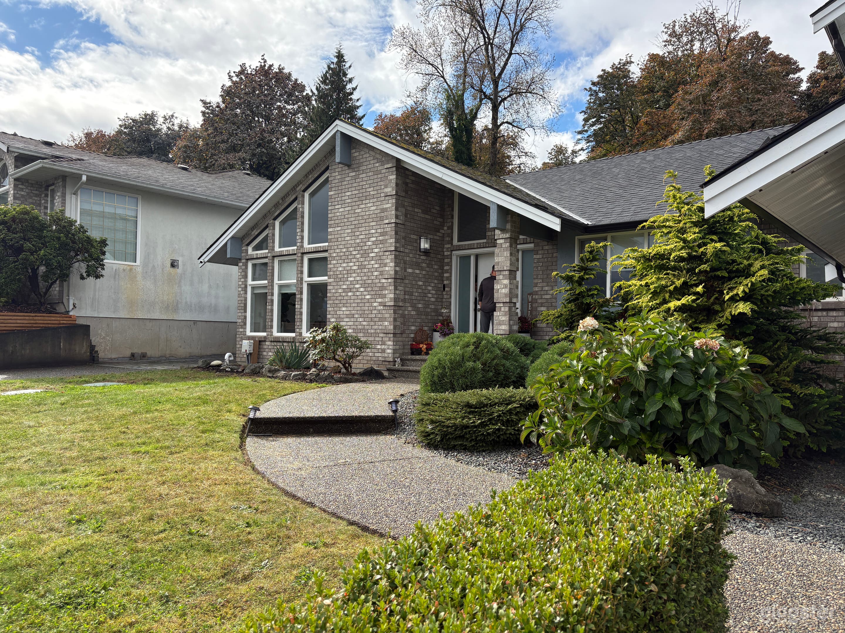 Bright &amp; Spacious Home in Chilliwack Photo 4