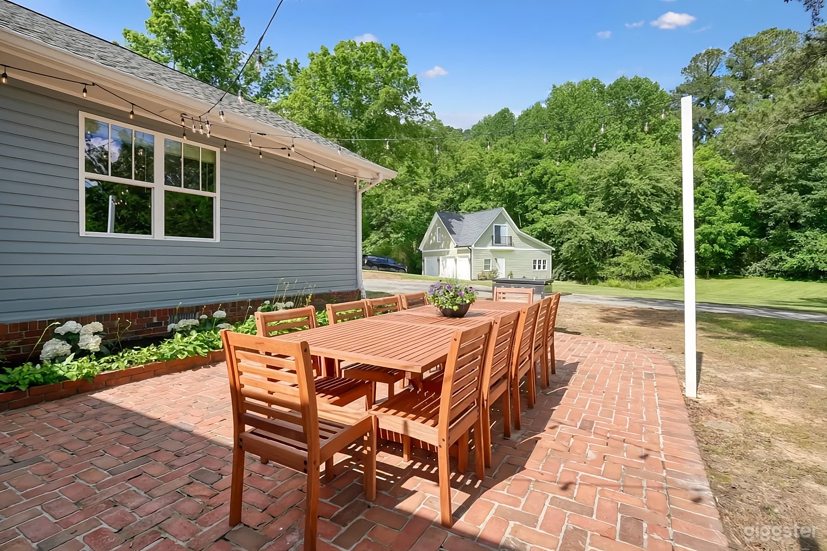 Lakeside Backyard Haven Photo 4