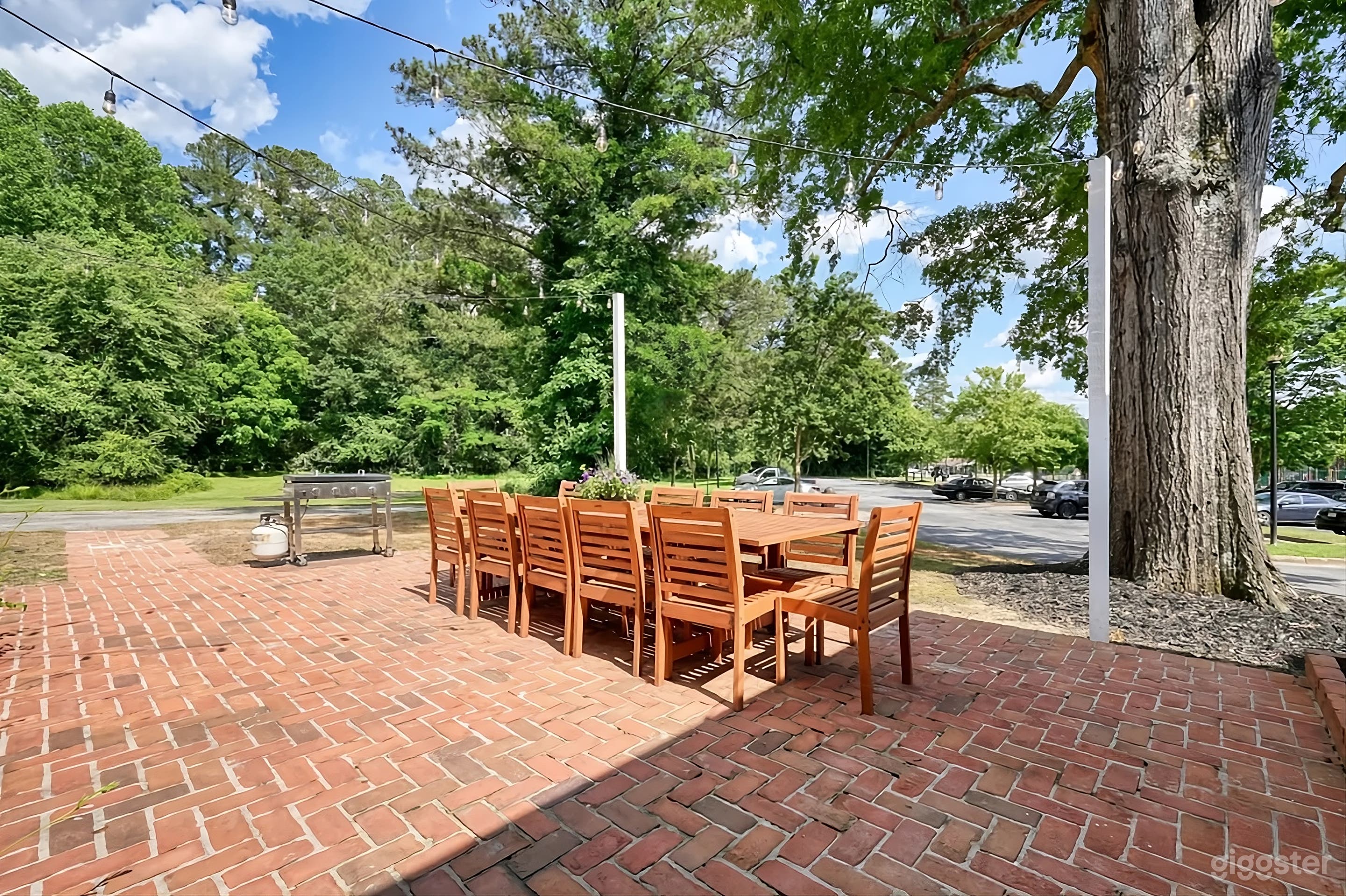 Lakeside Backyard Haven Photo 1