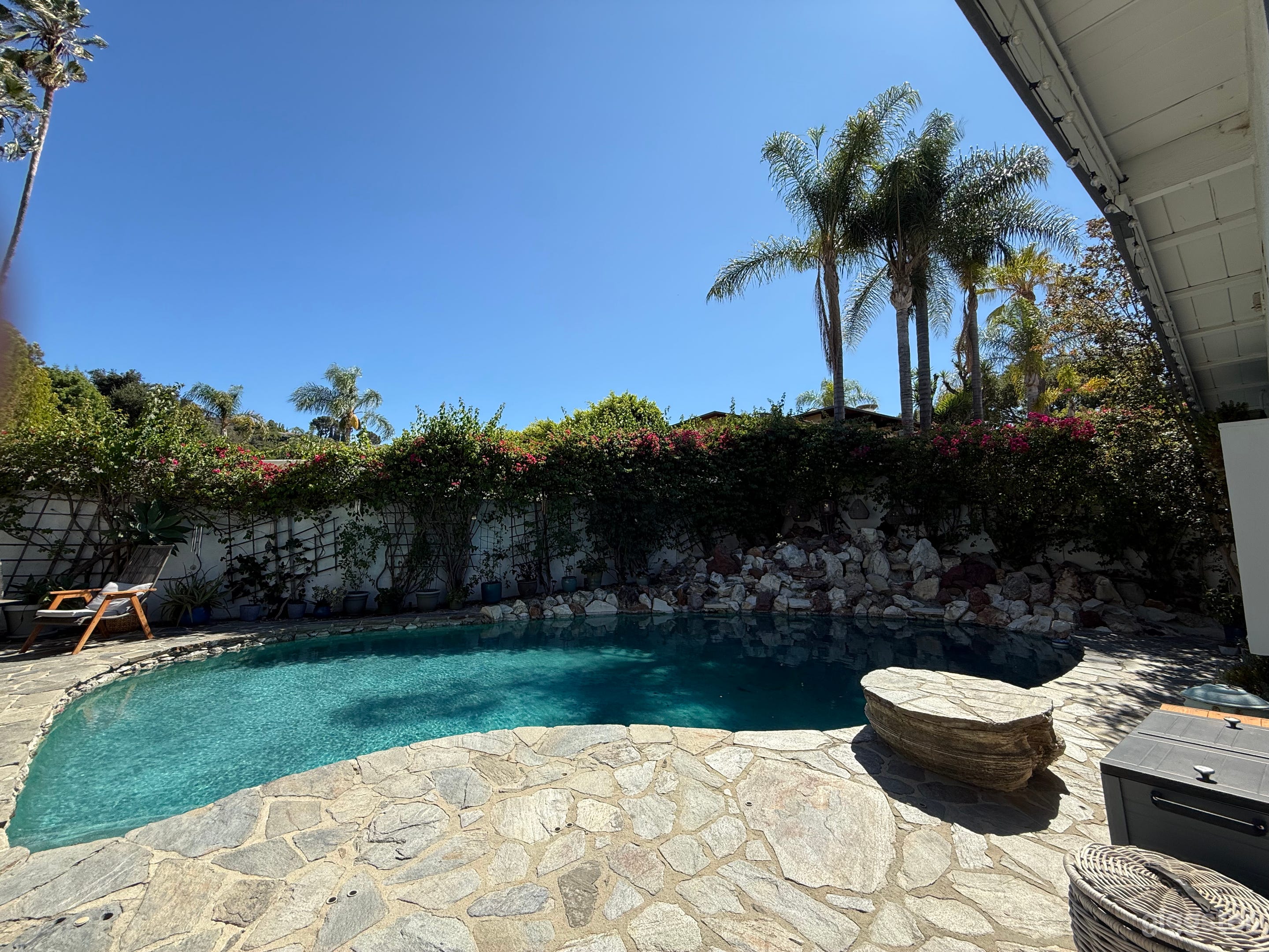 1960's Bungalow with Rock Pool Photo 2