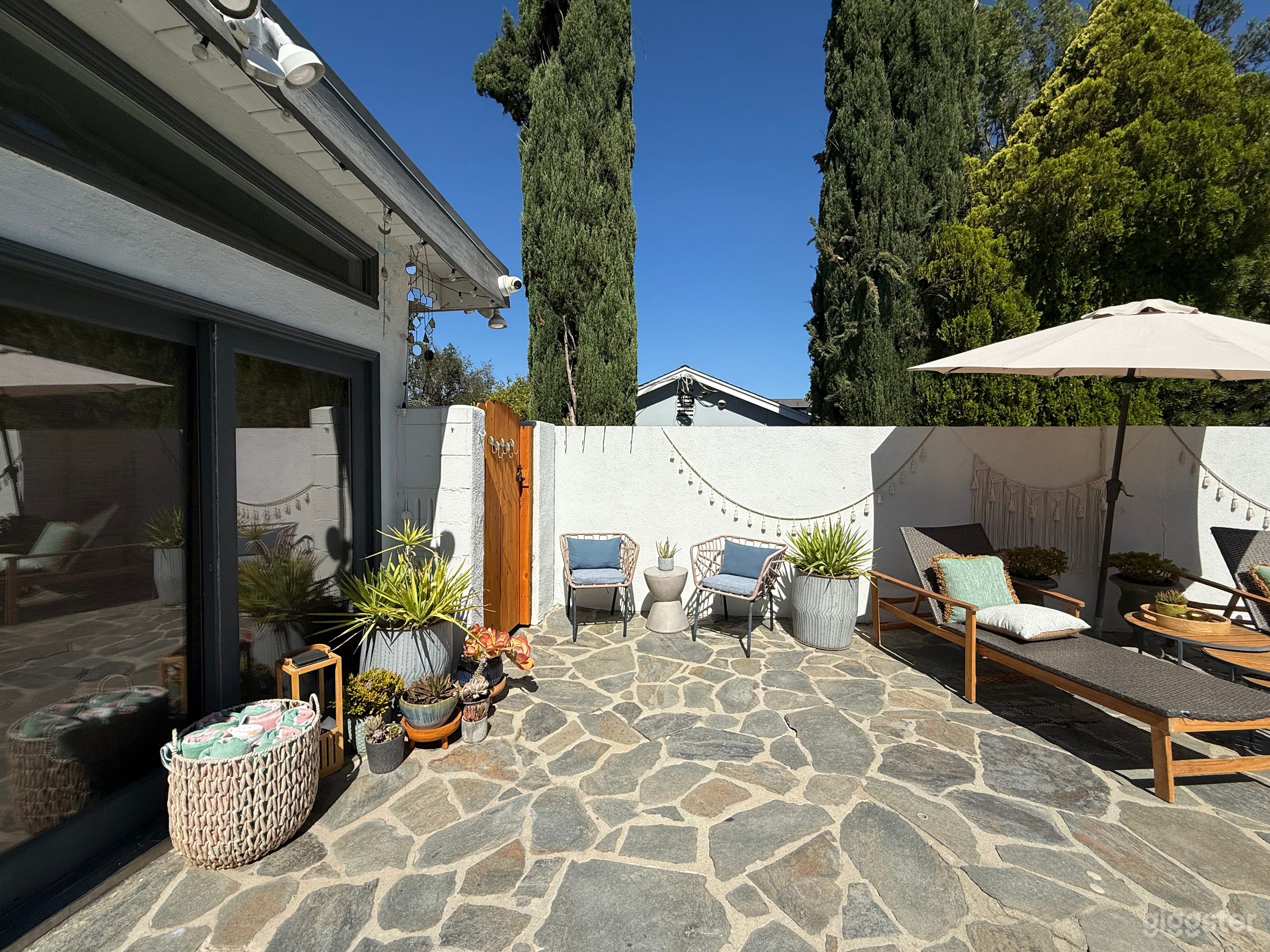 1960's Bungalow with Rock Pool Photo 1