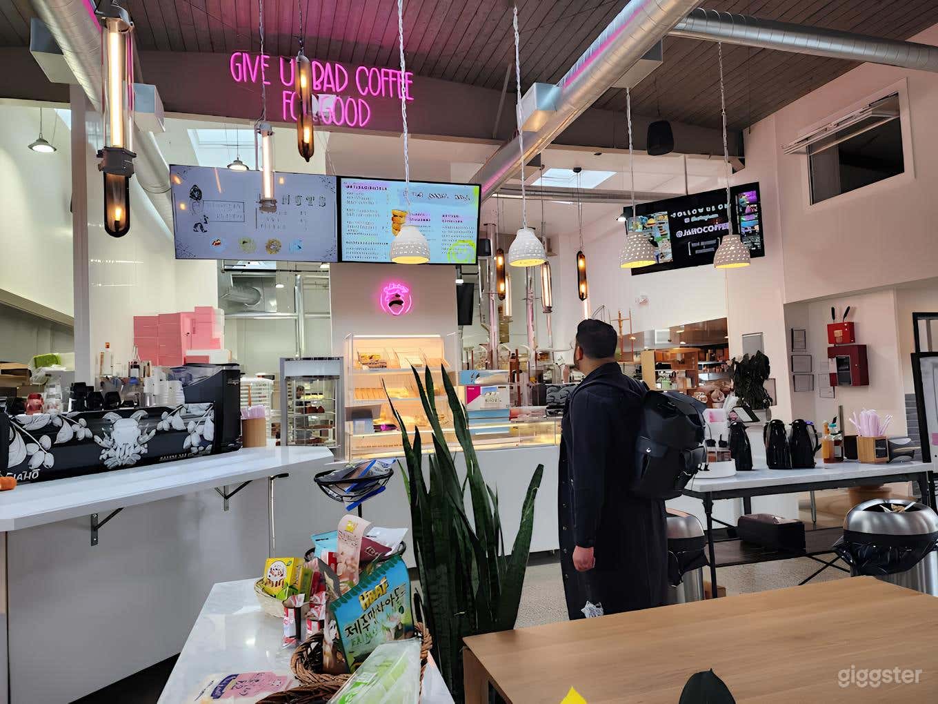 Cozy Industrial Cafe (Canal) Photo 4