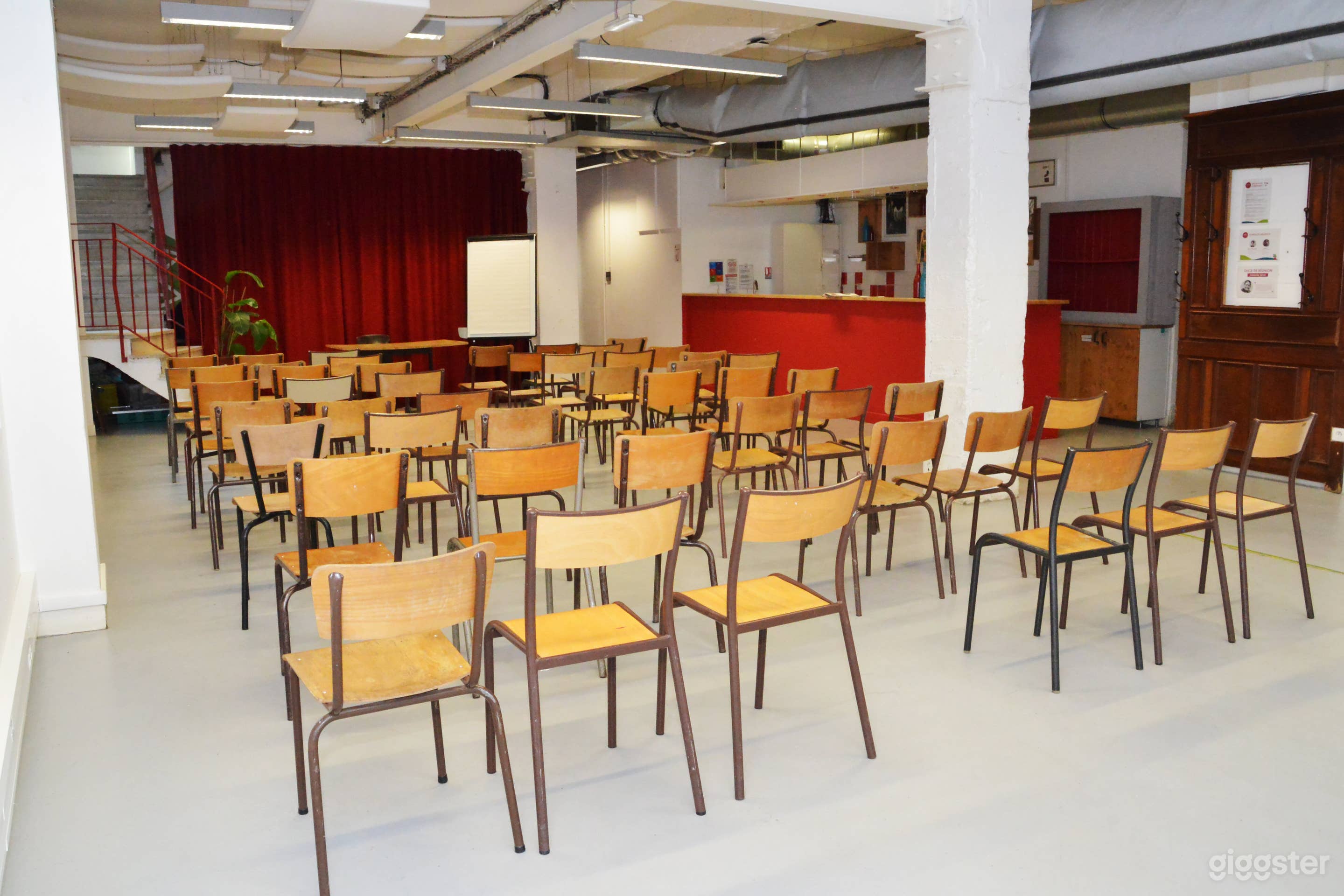 Photo de Immeuble de bureaux à Montreuil avec toit-terrasse 26 salle d'événements 3