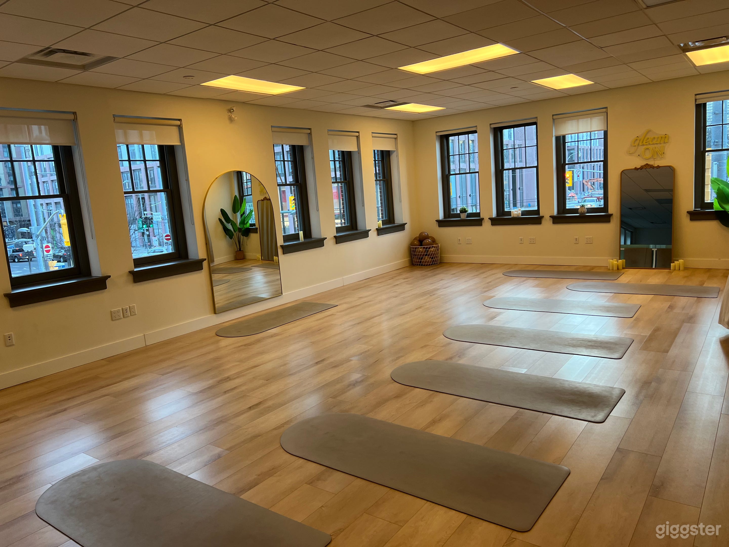 Spacious 750 sqft Studio for Rent – Yoga, Dance, Fitness Photo 4