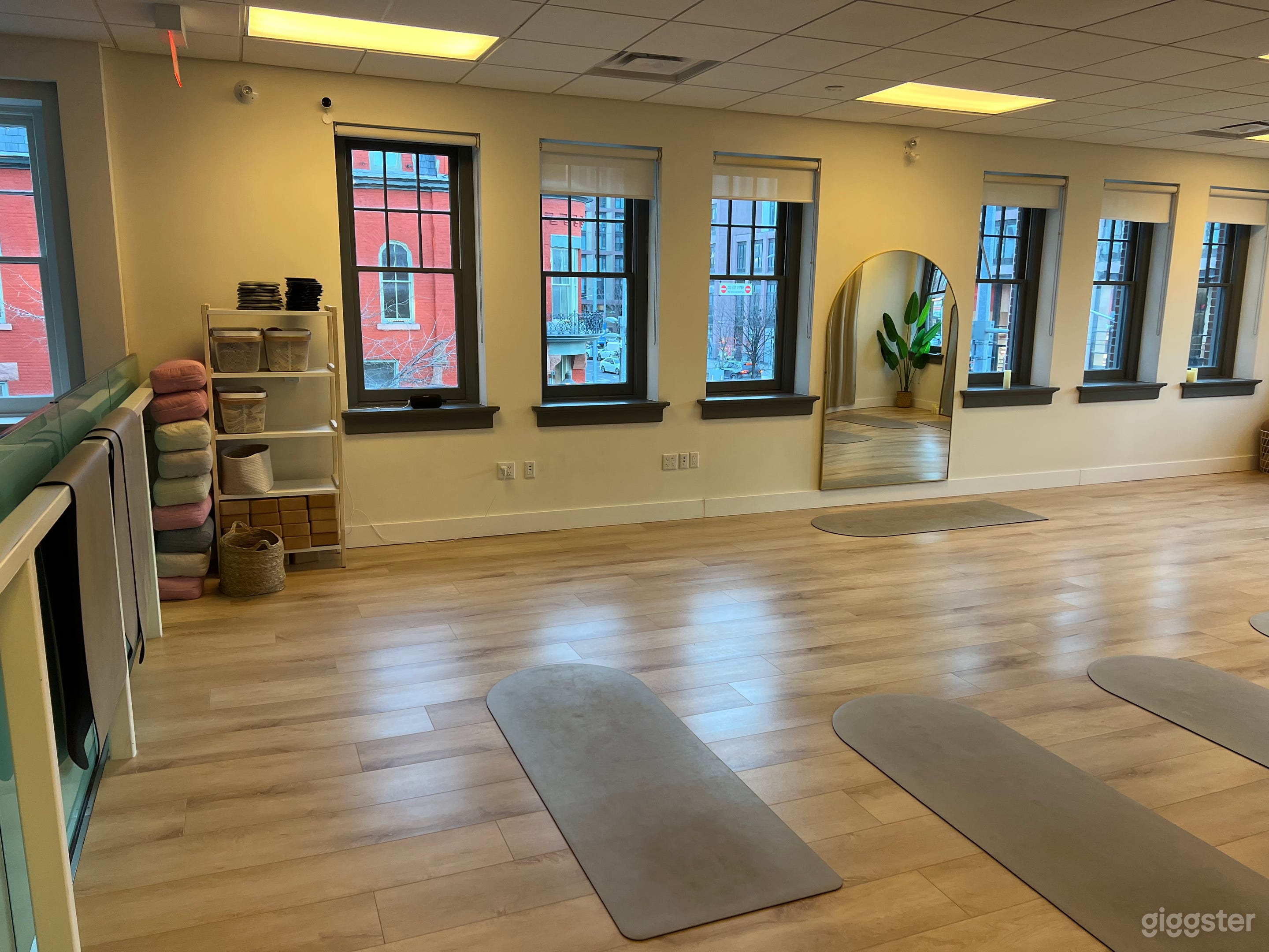 Spacious 750 sqft Studio for Rent – Yoga, Dance, Fitness Photo 2