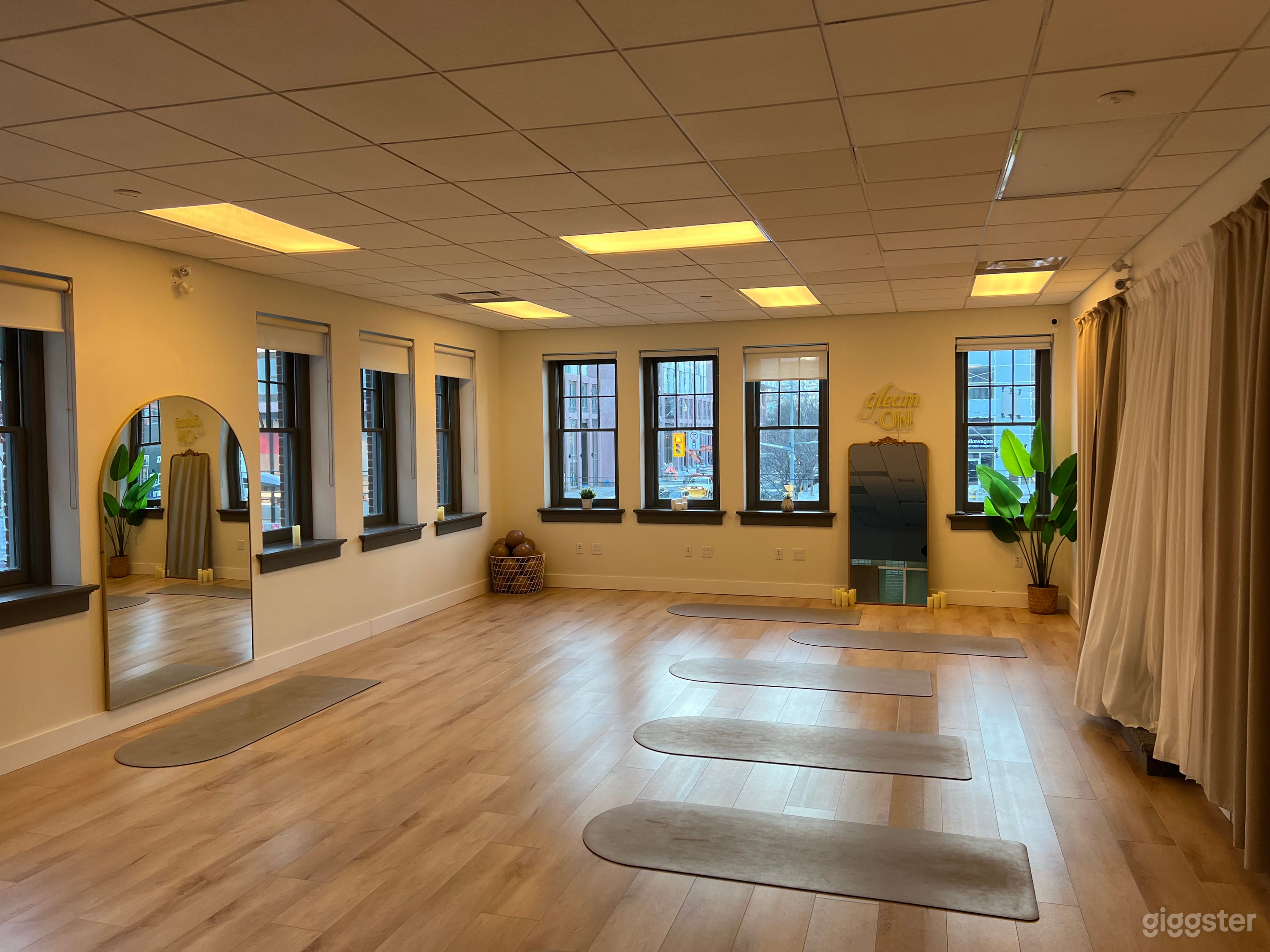 Spacious 750 sqft Studio for Rent – Yoga, Dance, Fitness Photo 3