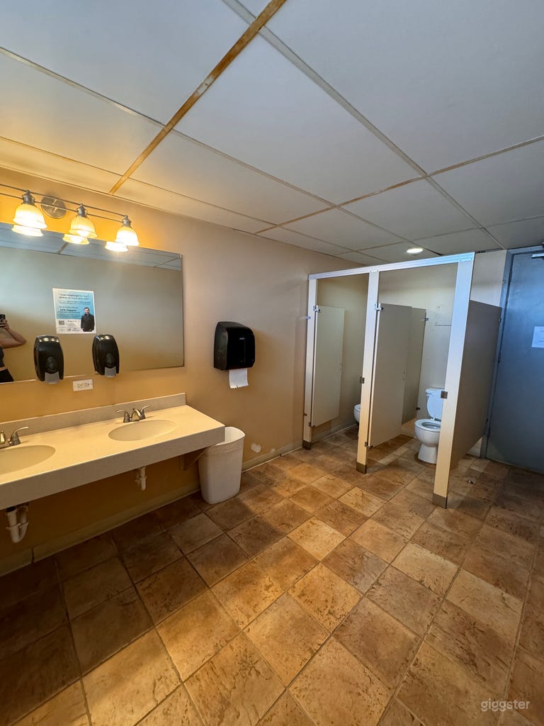  Yoga & Massage Studio 