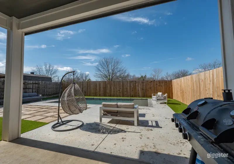 Elegant Poolside Retreat Photo 4