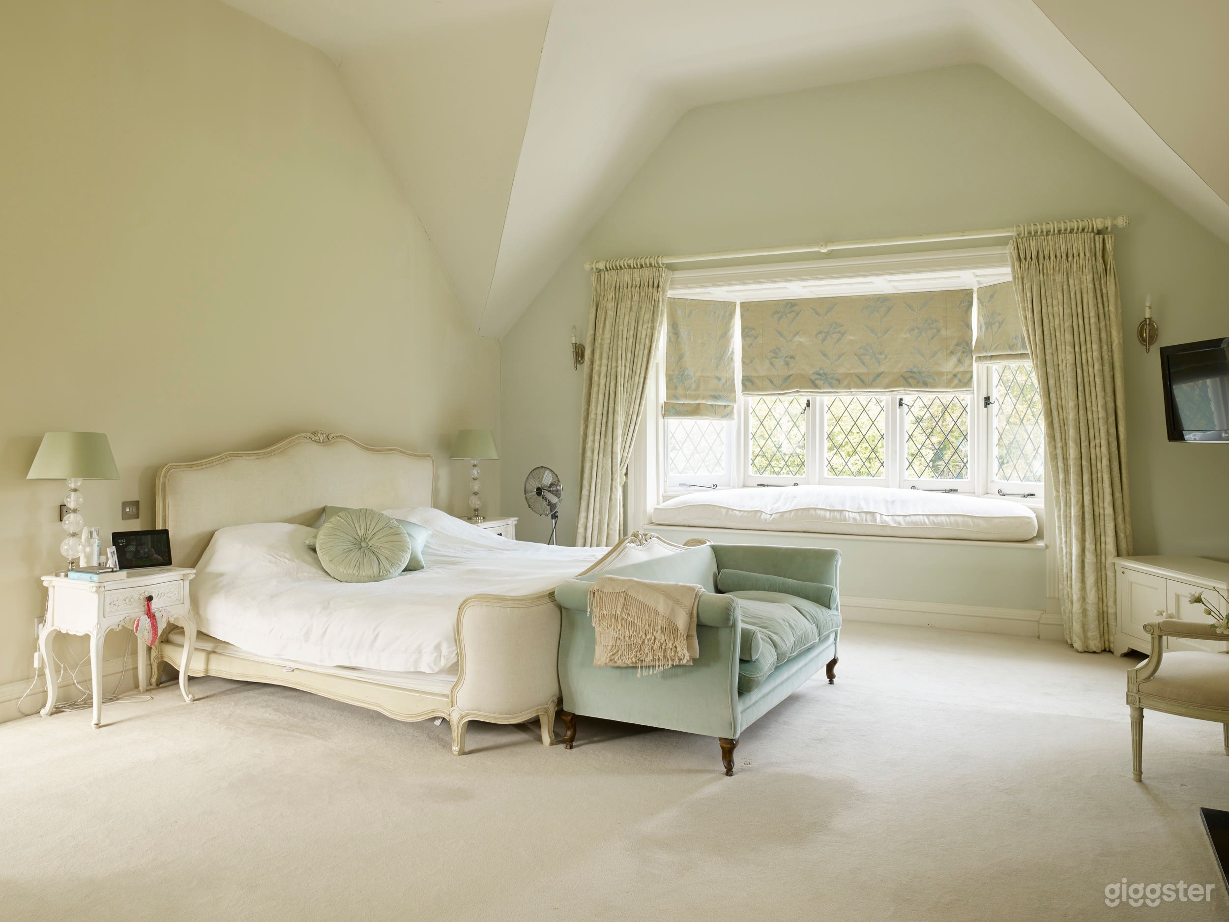 Lutyens Style Manor House Buckinghamshire Photo 2