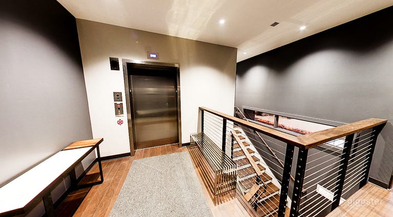  Hayduke - Meeting Room for 8 People 