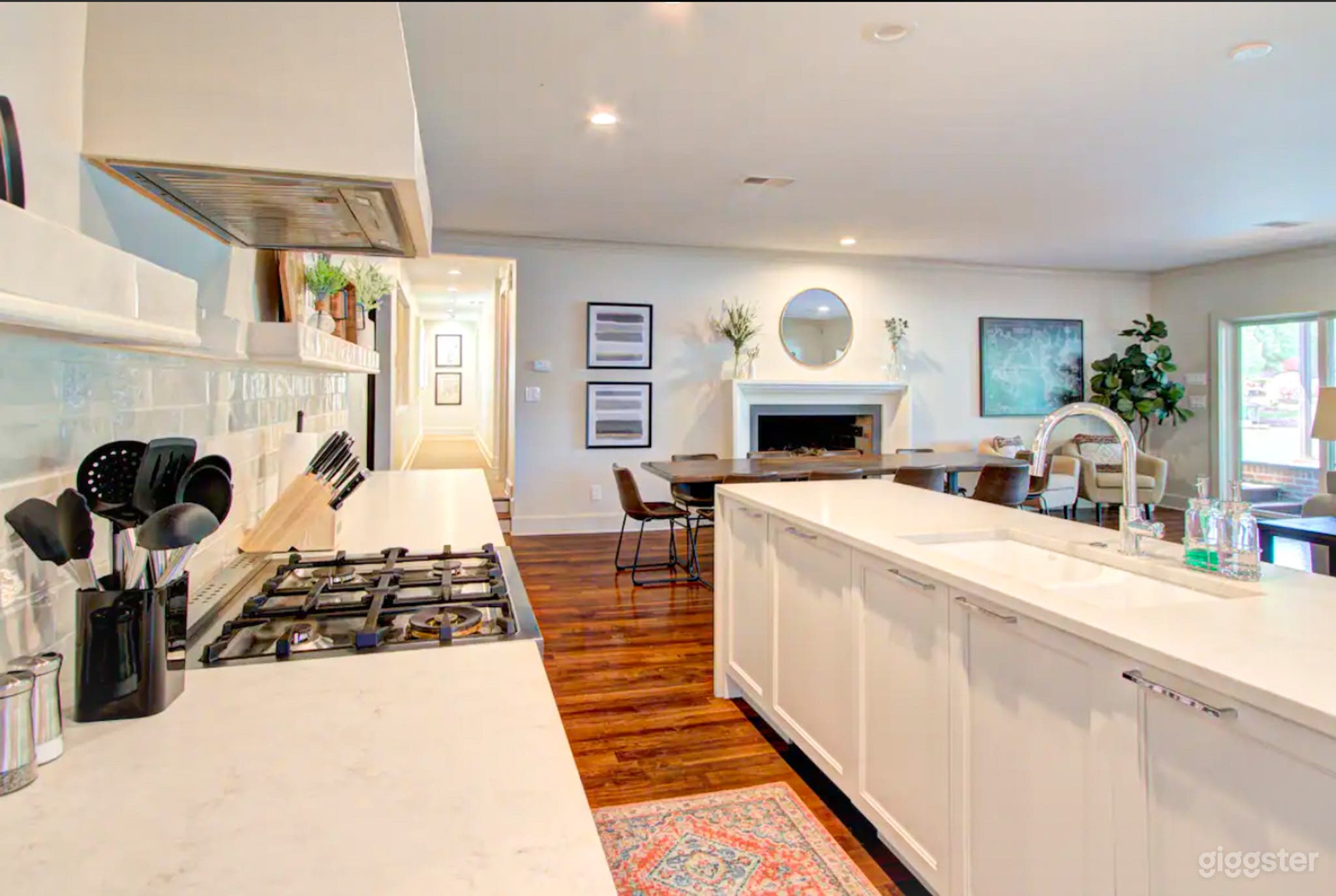 Lakefront 4BR in Charlotte w/ Pool, Hot Tub &amp; Screened Porch Photo 3