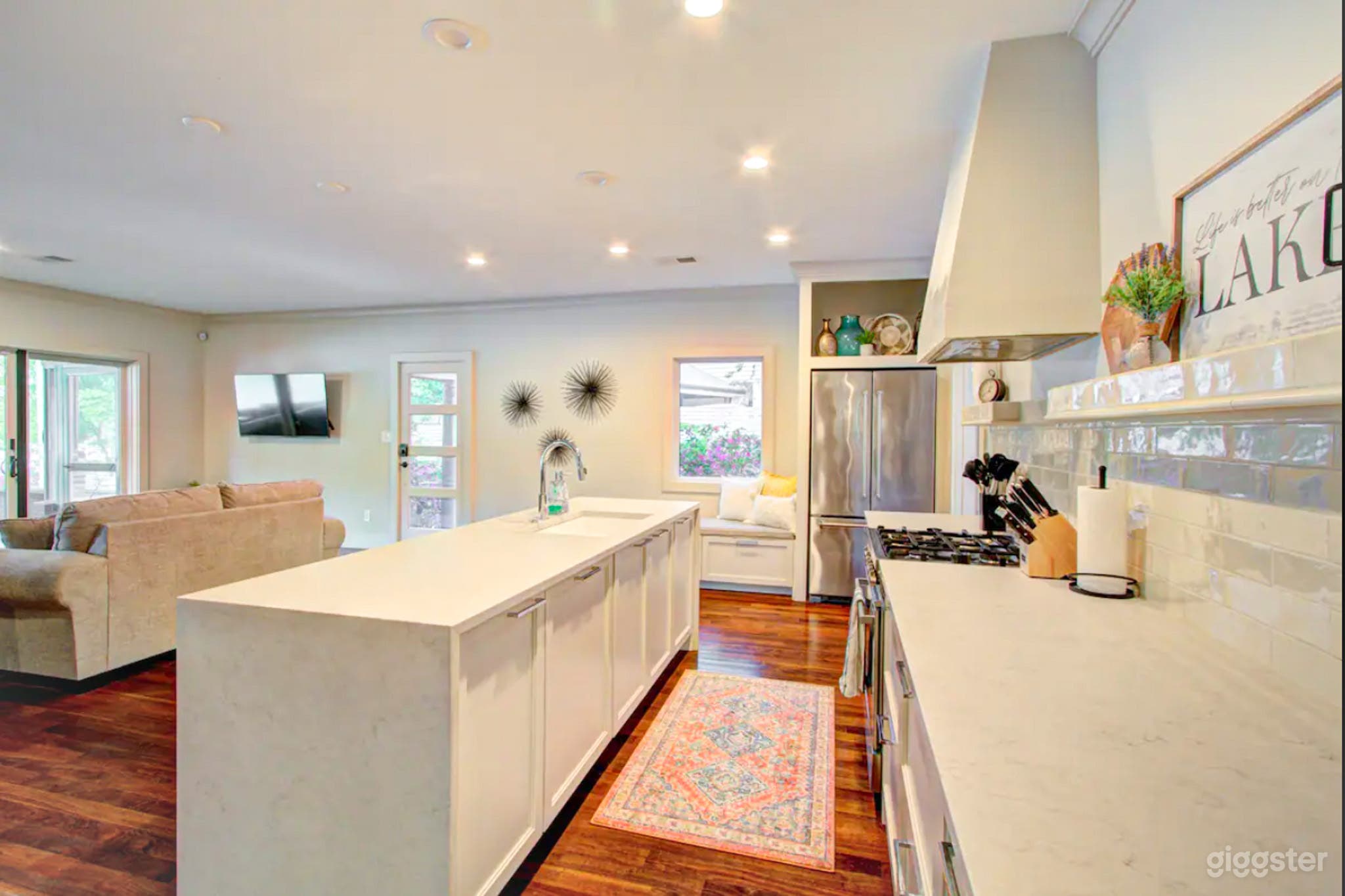 Lakefront 4BR in Charlotte w/ Pool, Hot Tub &amp; Screened Porch Photo 4