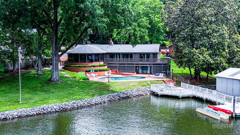  Lakefront 4BR in Charlotte w/ Pool, Hot Tub & Screened Porch 