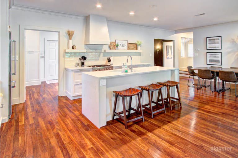  Lakefront 4BR in Charlotte w/ Pool, Hot Tub & Screened Porch 