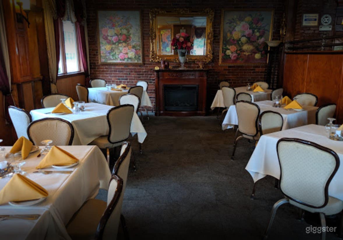 Semi-Formal Dining Room with Bar in Haverhill Photo 4