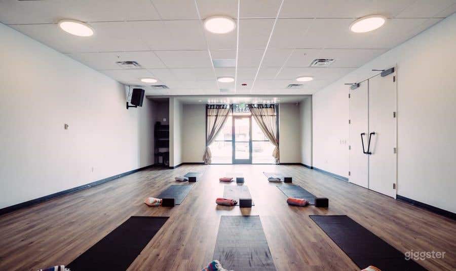 Modern Spacious Clean Studio Photo 2