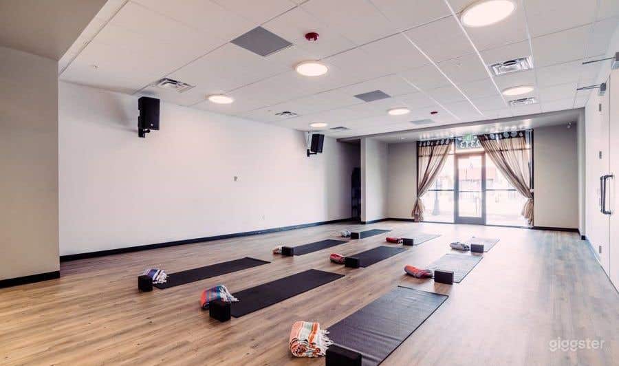 Modern Spacious Clean Studio Photo 4