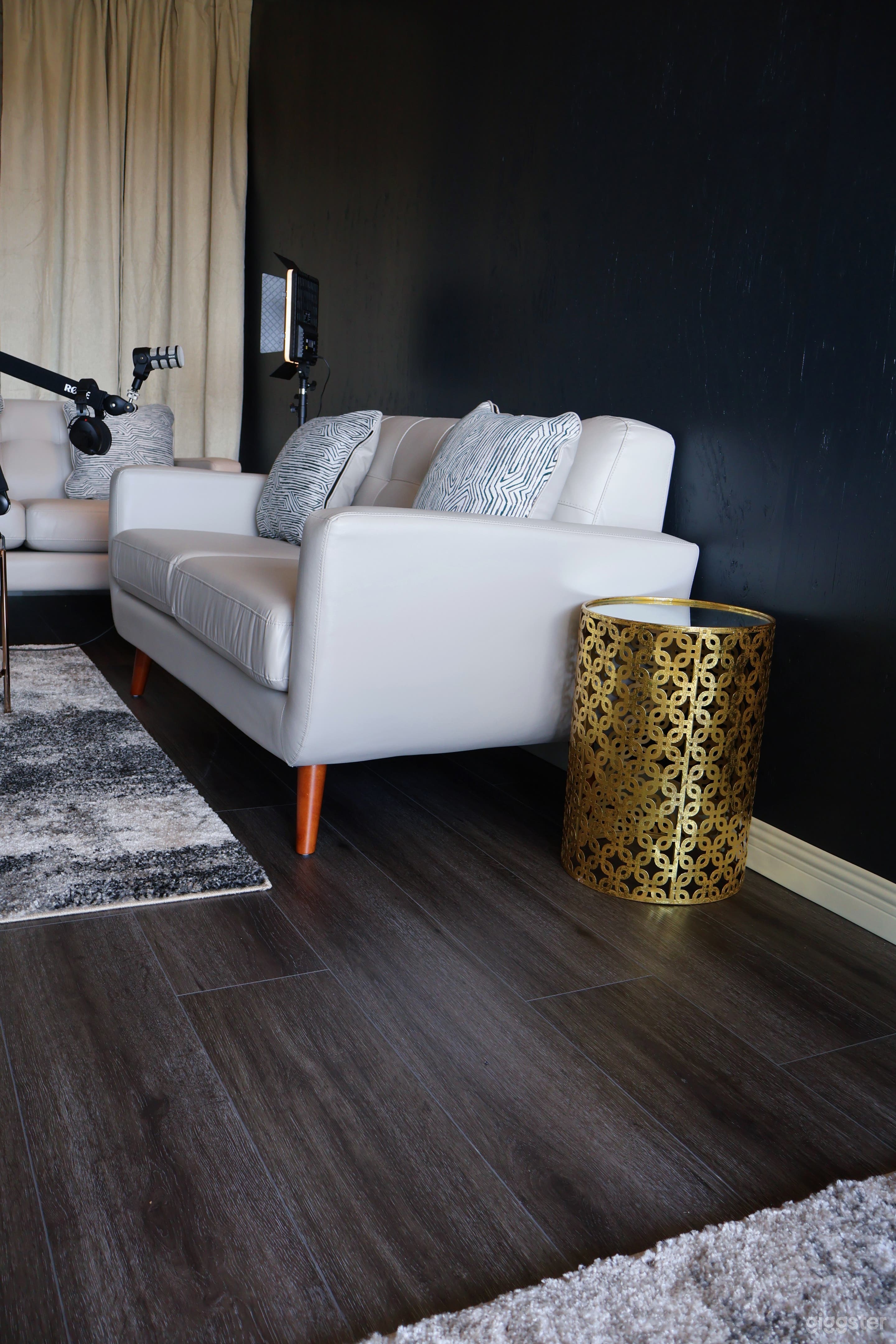 Mobile Podcast/Photgrapghy Studio Photo 4