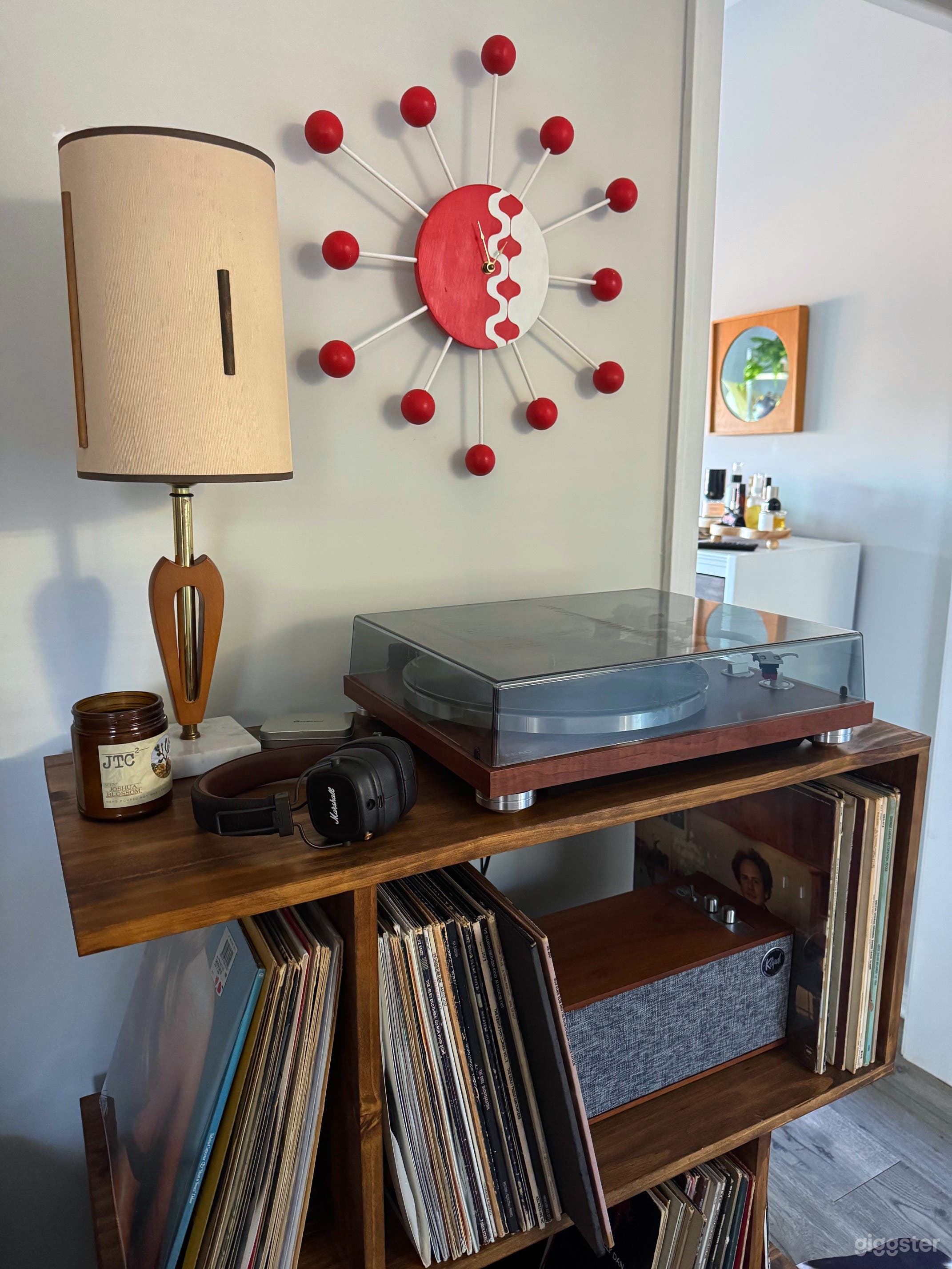 Bright & Playful Silverlake Bungalow with Observatory Views Photo 4