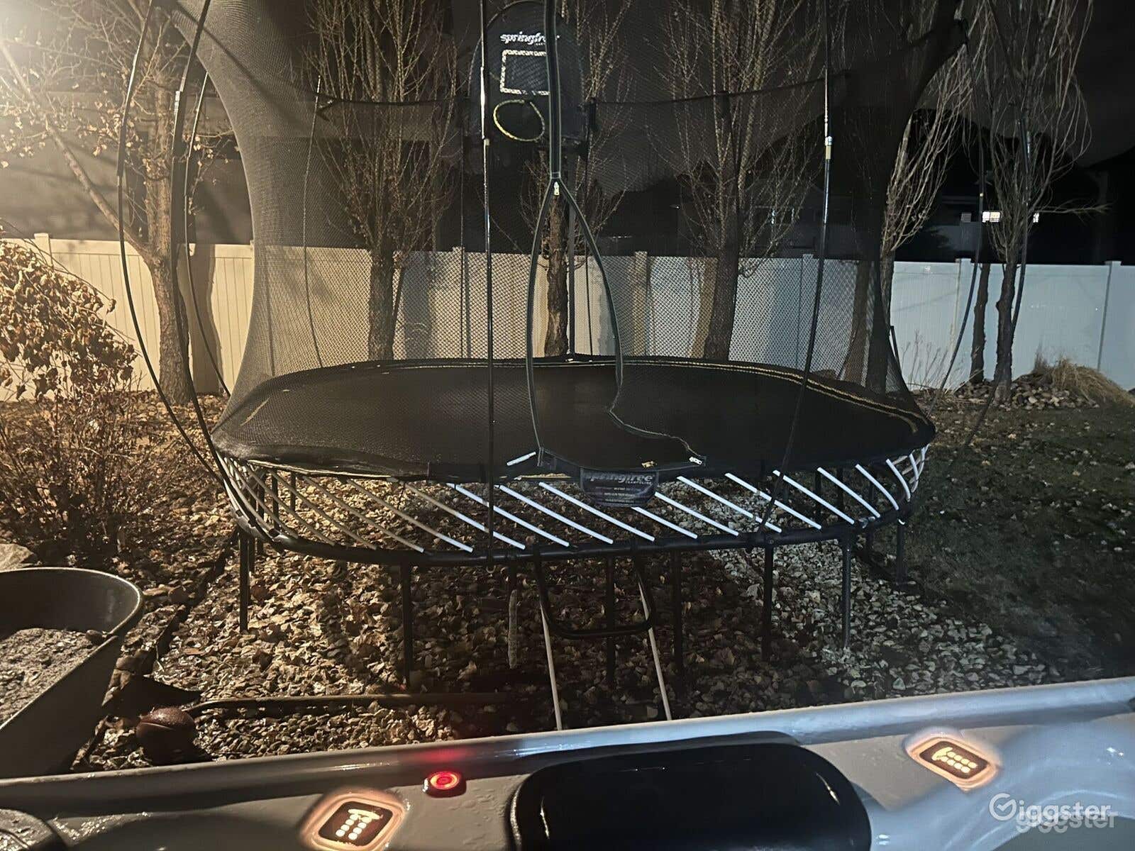 Exquisite 8-Person Hot Tub Photo 4