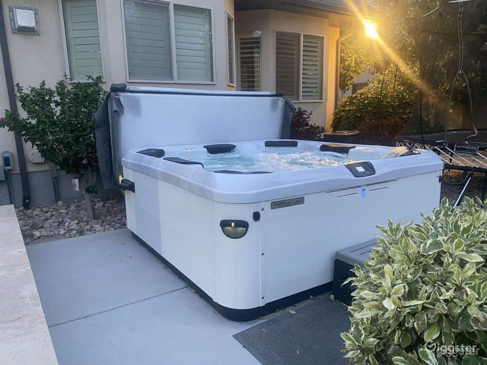 Exquisite 8-Person Hot Tub Photo 3