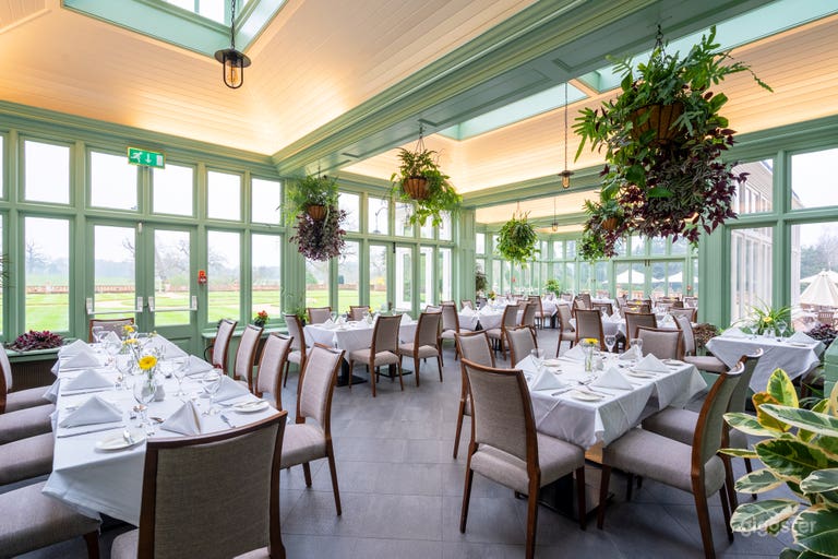  Elegant Restaurant Venue in Hook 