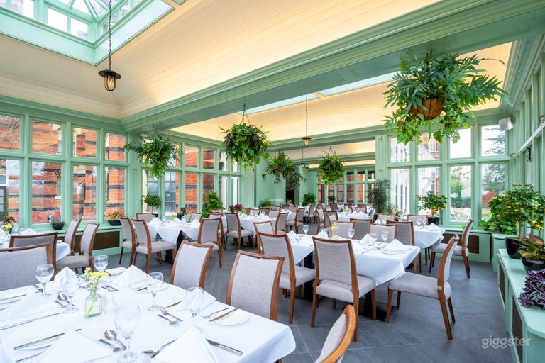  Elegant Restaurant Venue in Hook 