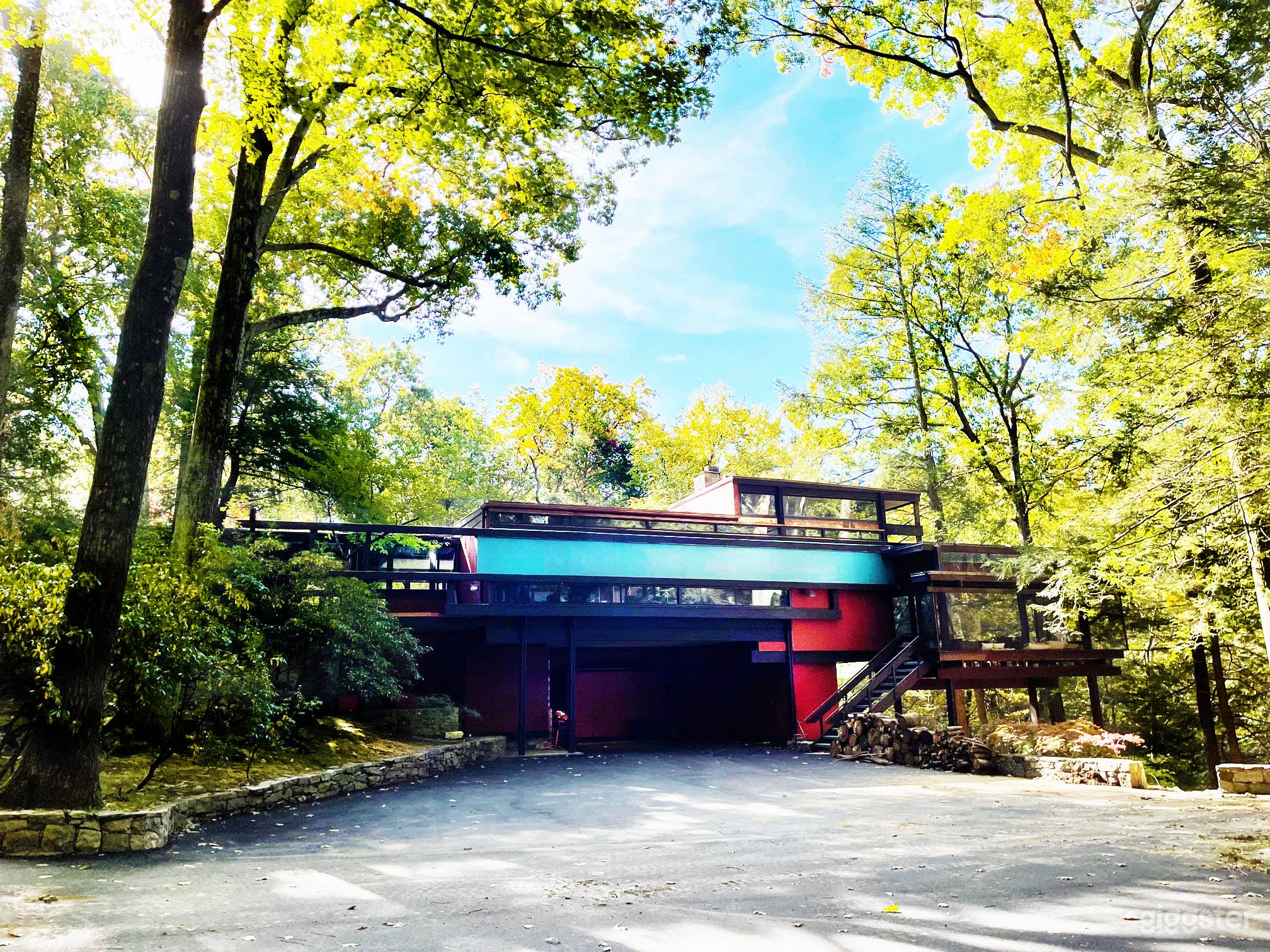 MidCentury-Modern Forest Oasis Photo 1