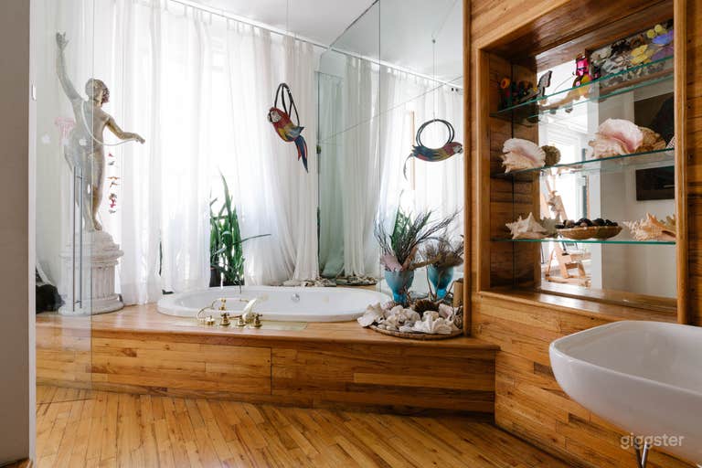  4,200 sq/ft lavish artist loft in Tribeca  