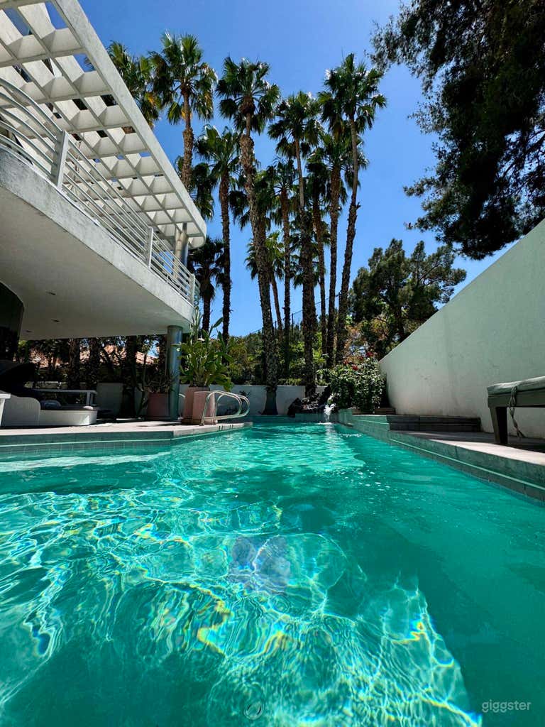  Oasis de piscina estilo resort con vistas a la franja de Las Vegas 