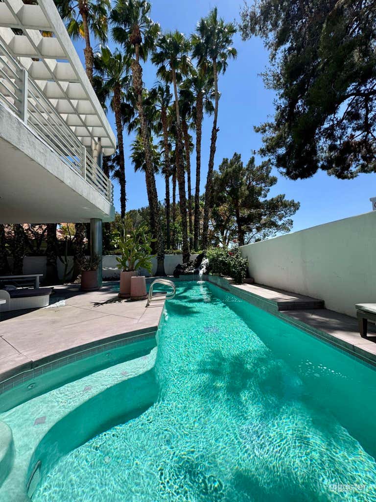  Oasis de piscina estilo resort con vistas a la franja de Las Vegas 