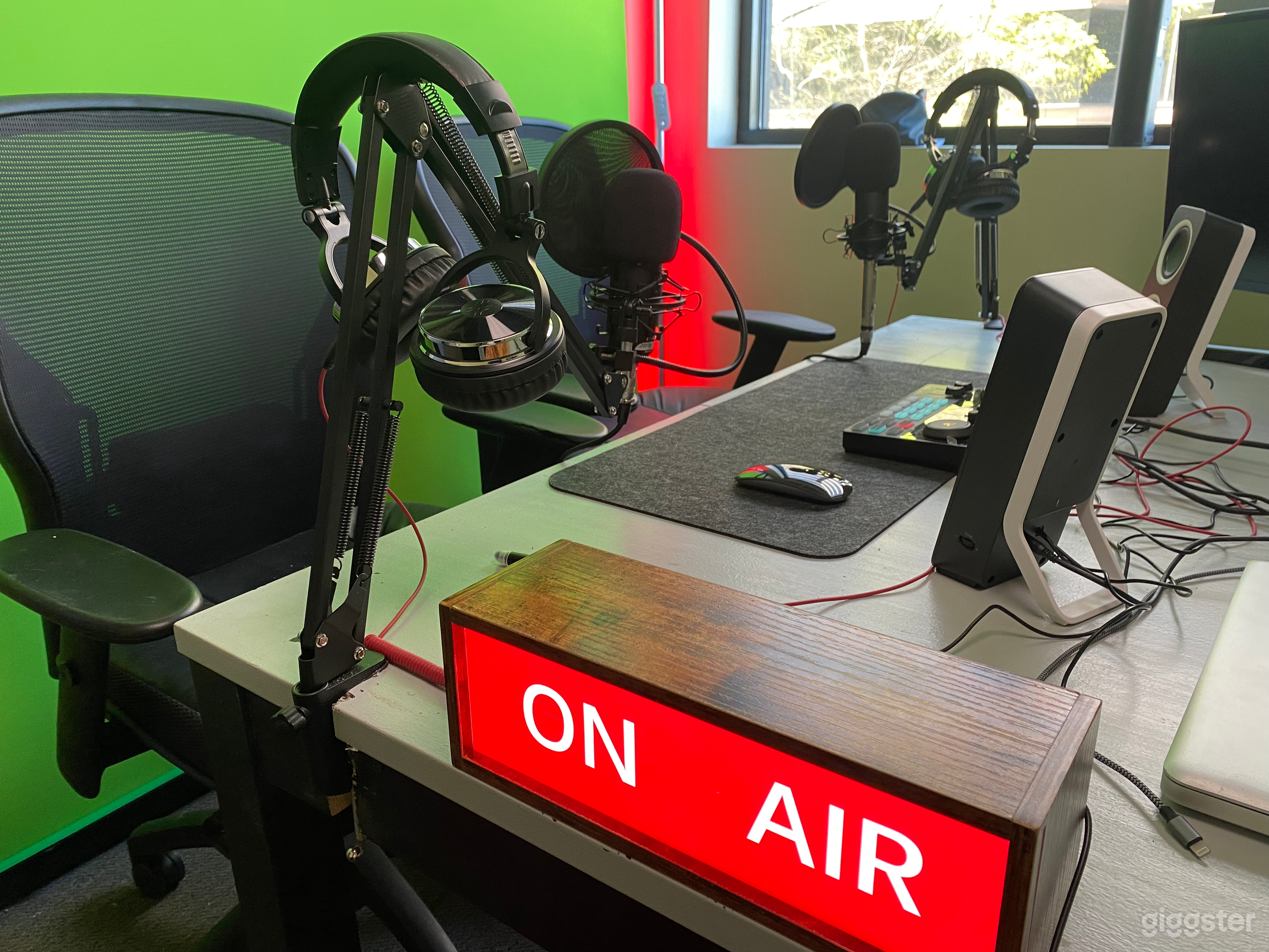 Content Creator Room with Green Screen Photo 2