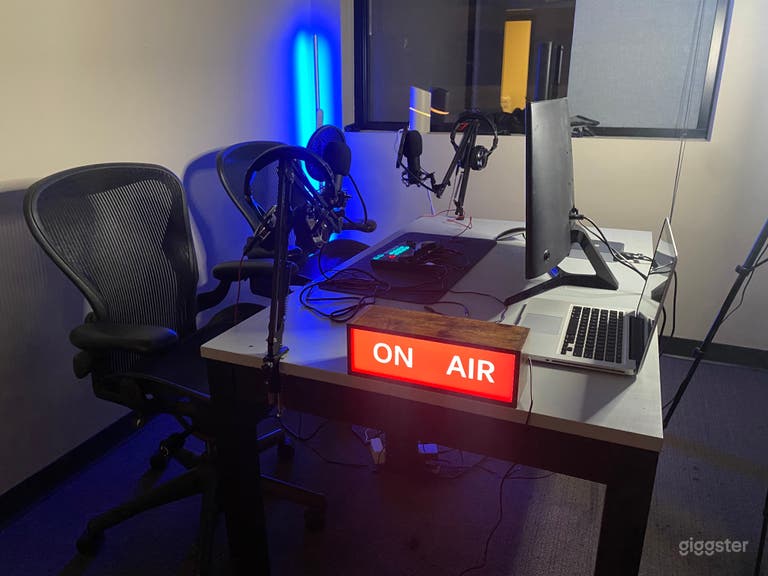  Content Creator Room with Green Screen 