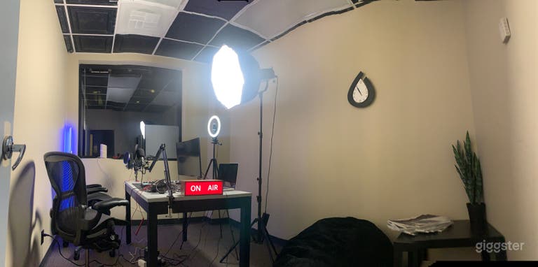  Content Creator Room with Green Screen 