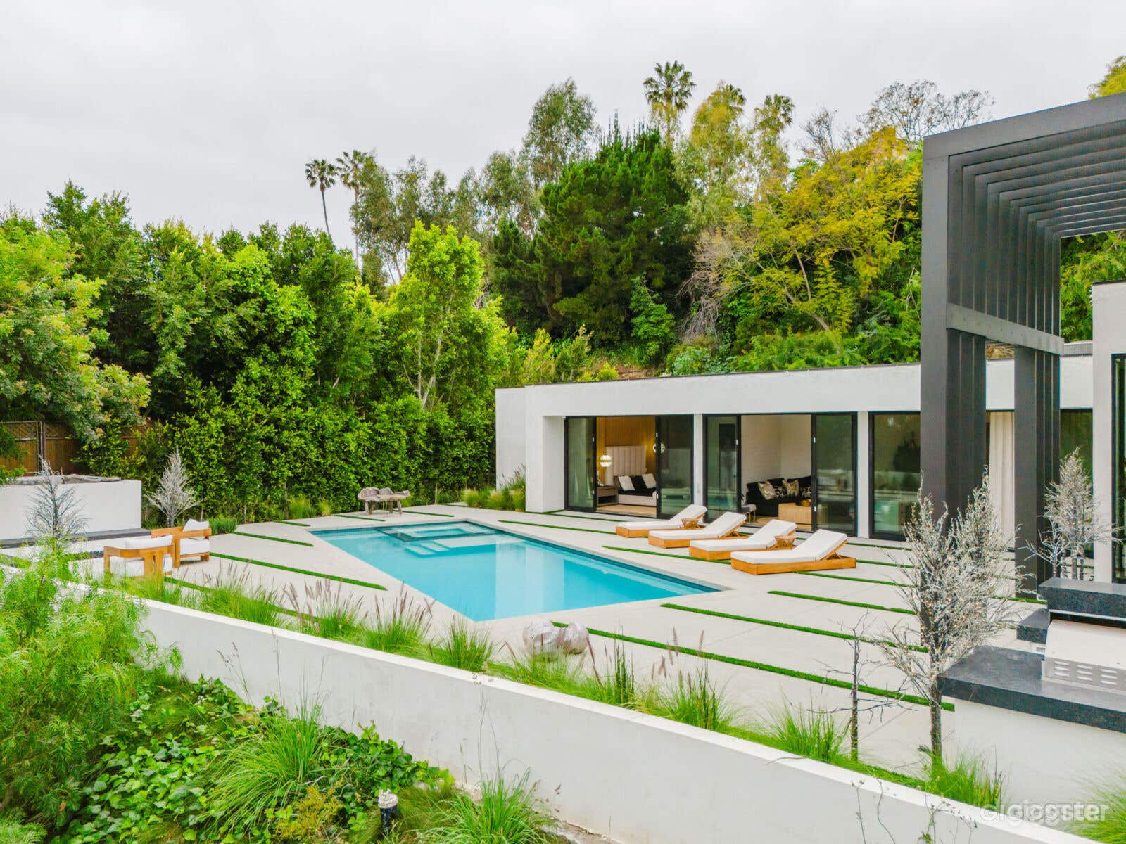  SUNSET MODERN OASIS GLAMOUR HILL/POOL Photo 3