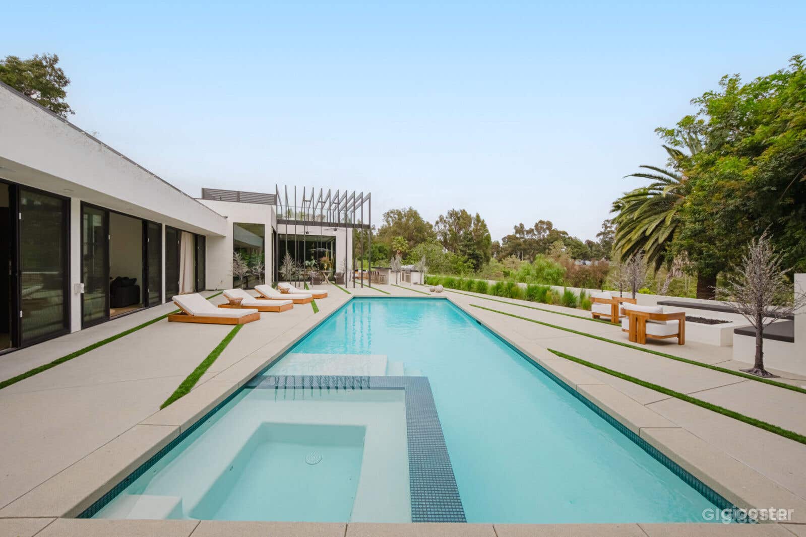  SUNSET MODERN OASIS GLAMOUR HILL/POOL Photo 4