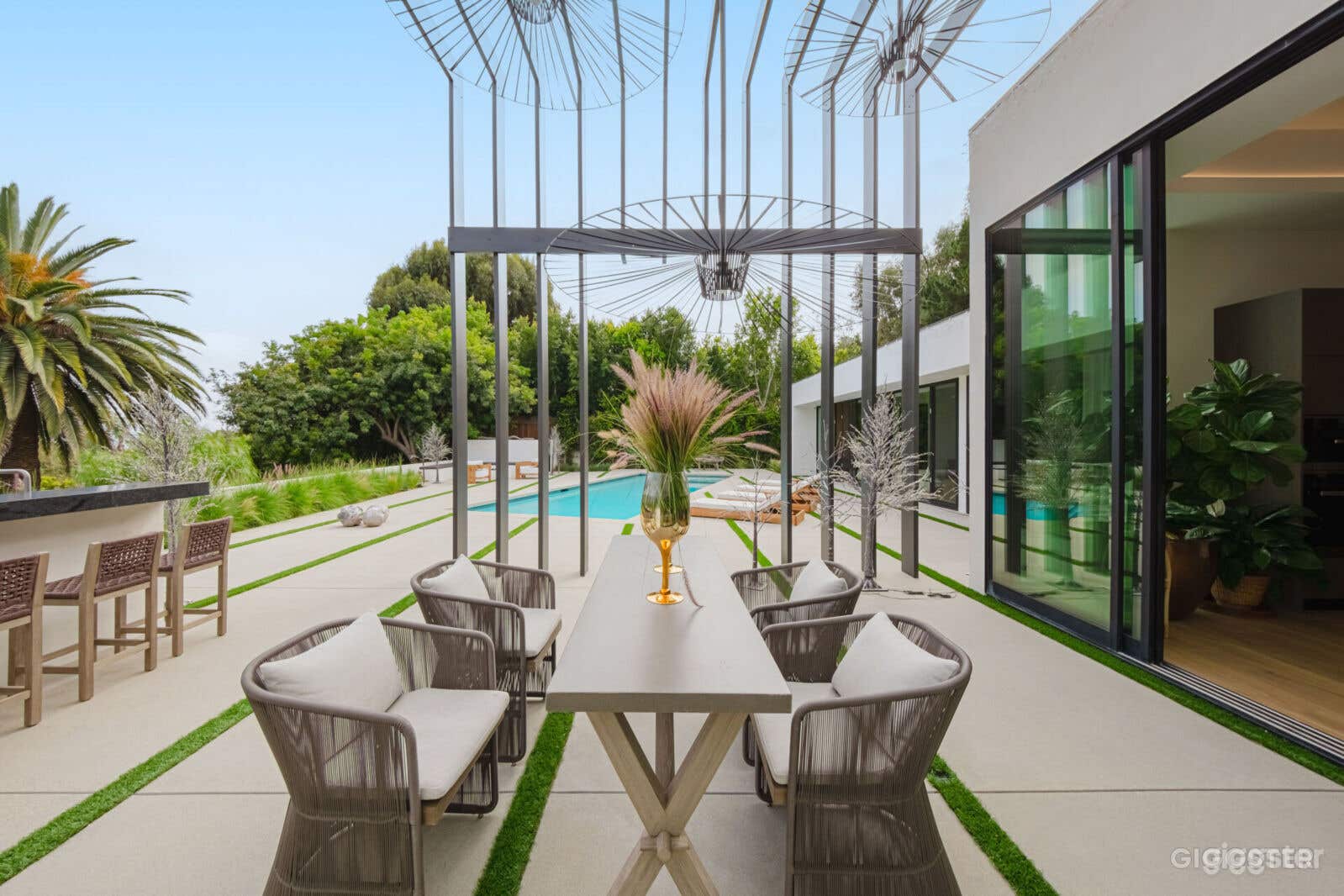  SUNSET MODERN OASIS GLAMOUR HILL/POOL Photo 2