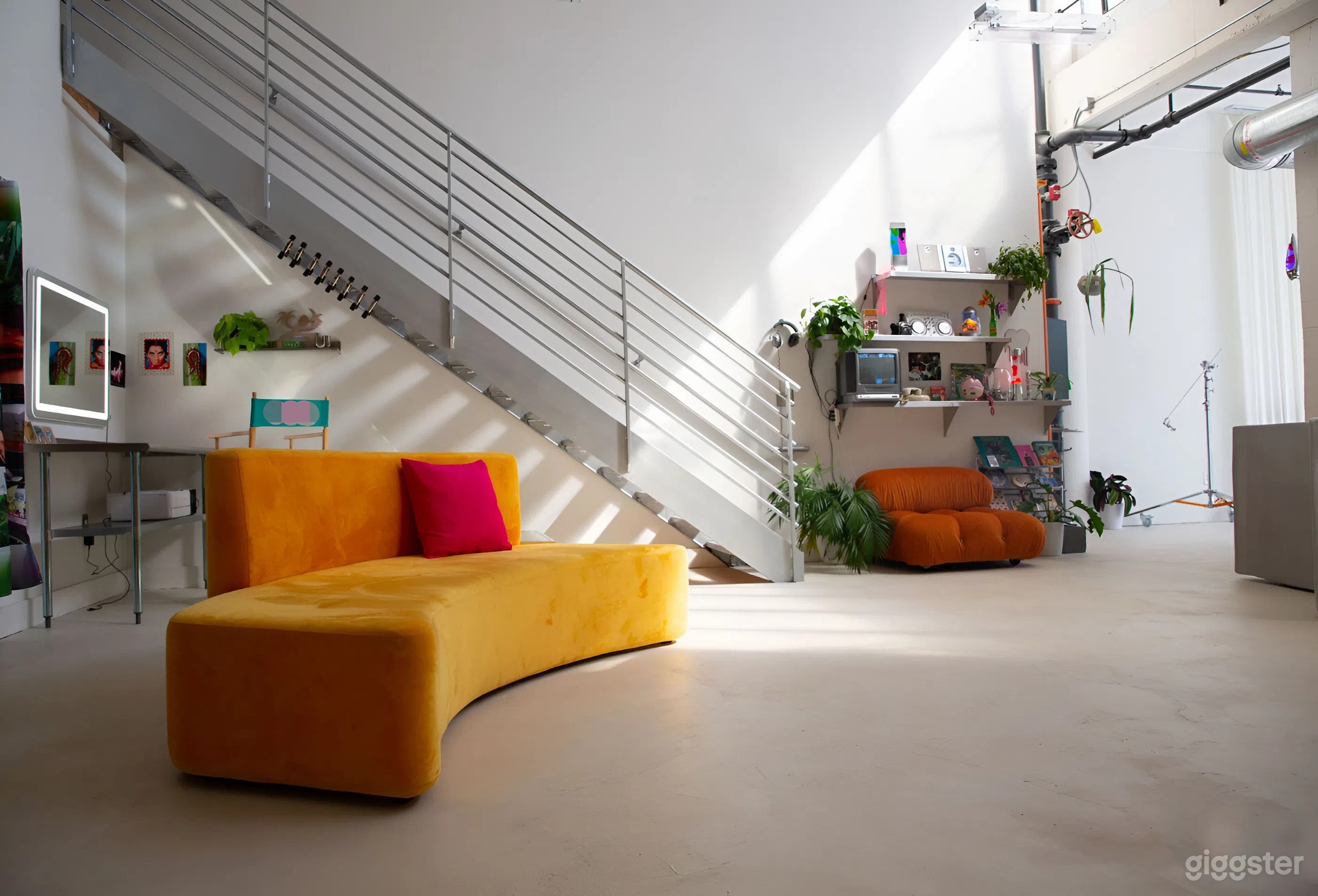 Spacious Futuristic Studio Loft w/ Natural Light & Cyc Wall Photo 2
