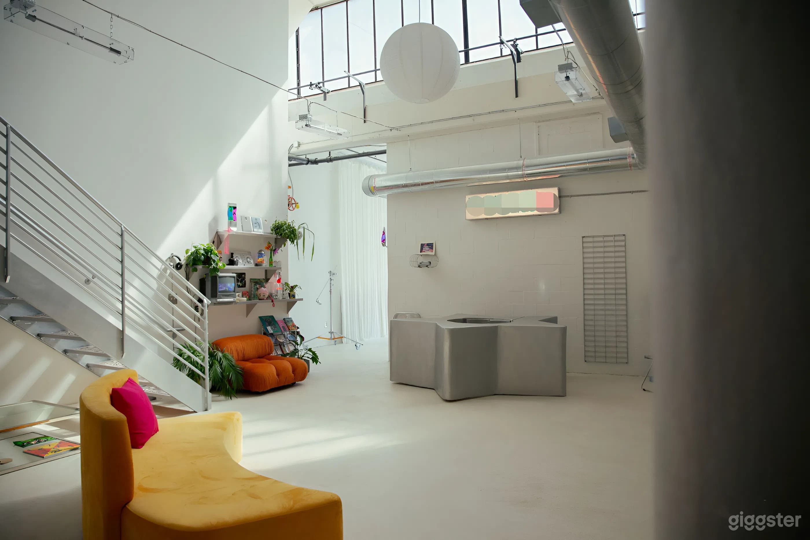 Spacious Futuristic Studio Loft w/ Natural Light & Cyc Wall Photo 1