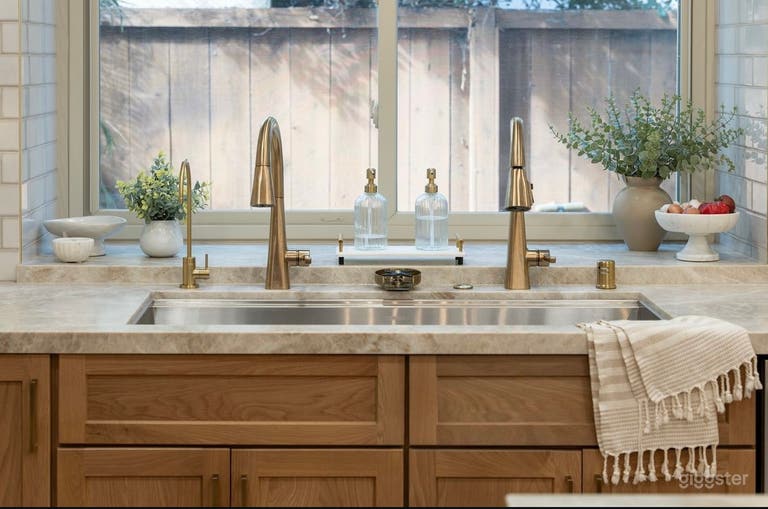  California Custom Kitchen, Open Yard, Amazing home 