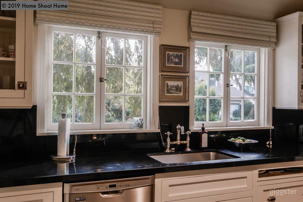 Beautiful French Chateau like home on Corner Lot  Photo 4