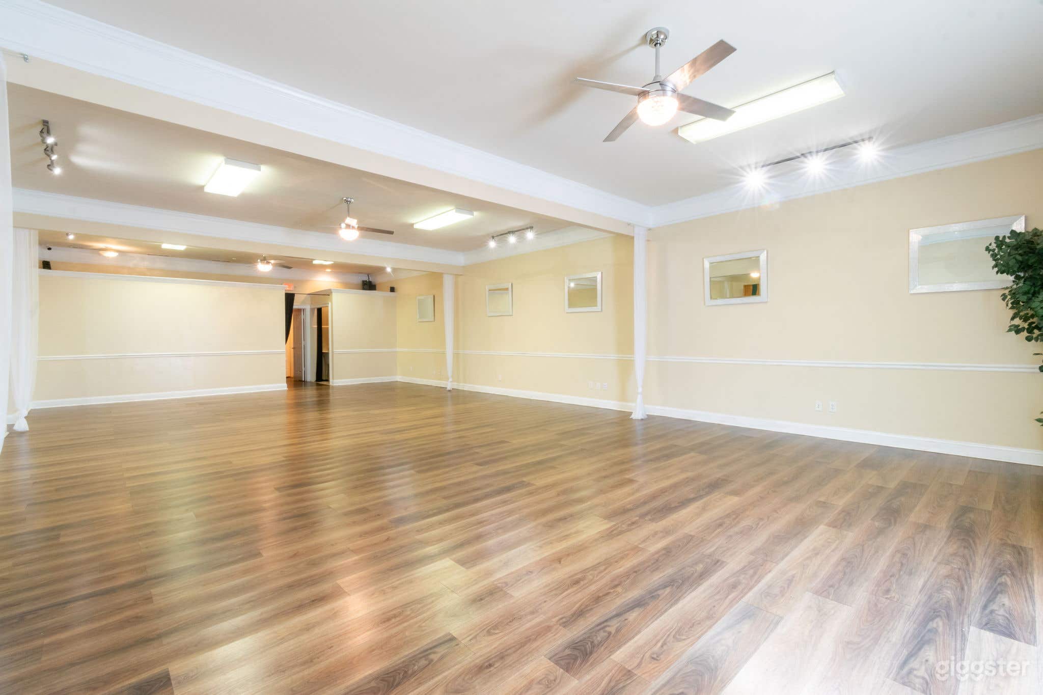 Office, Spa, Police Precinct Customizable Space Photo 4