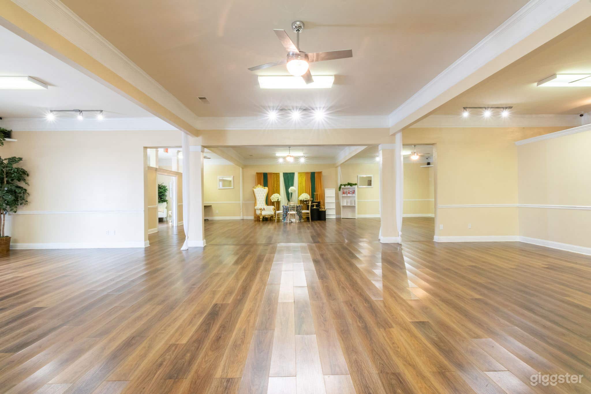 Office, Spa, Police Precinct Customizable Space Photo 4