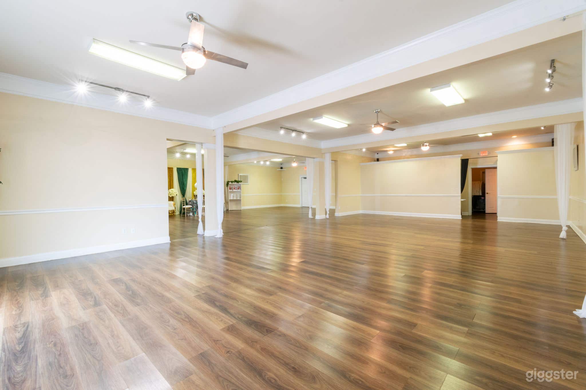 Office, Spa, Police Precinct Customizable Space Photo 3