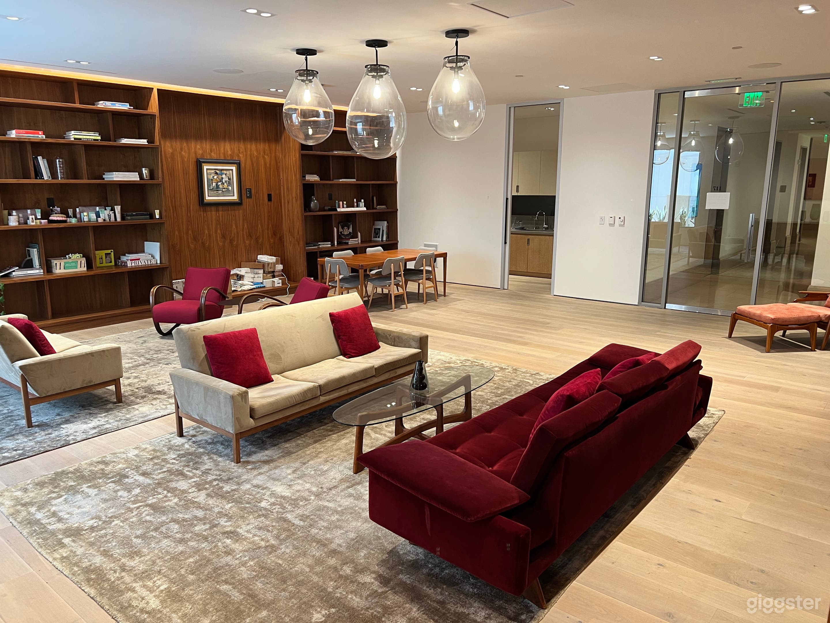 Elevated Meeting Room in Beverly Hills Photo 4