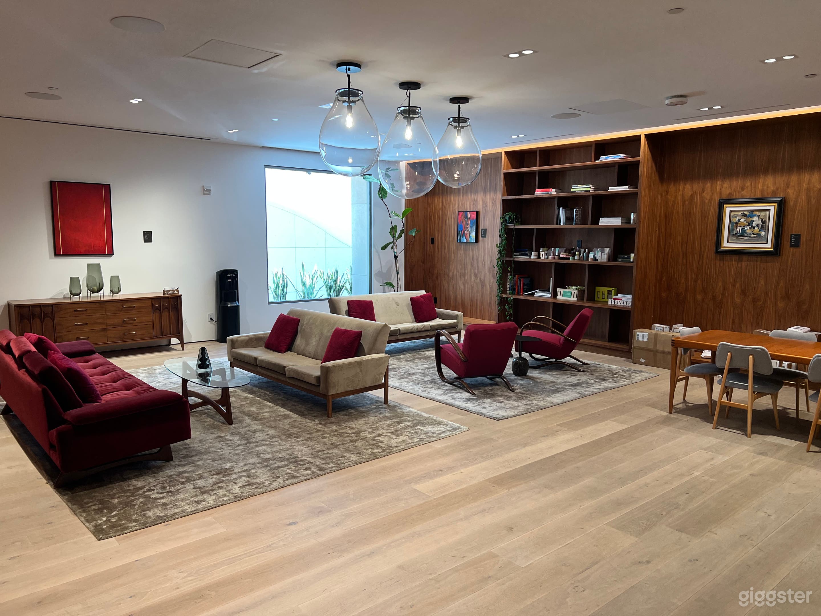 Elevated Meeting Room in Beverly Hills Photo 1