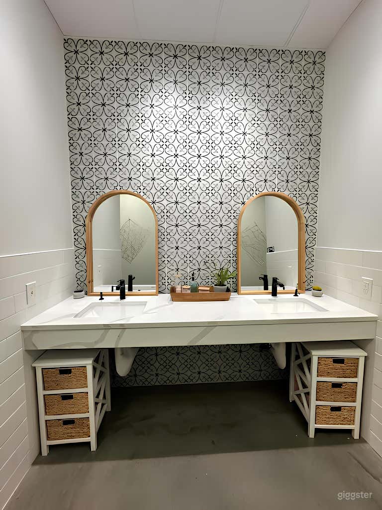  Modern & Bright Conference Room 