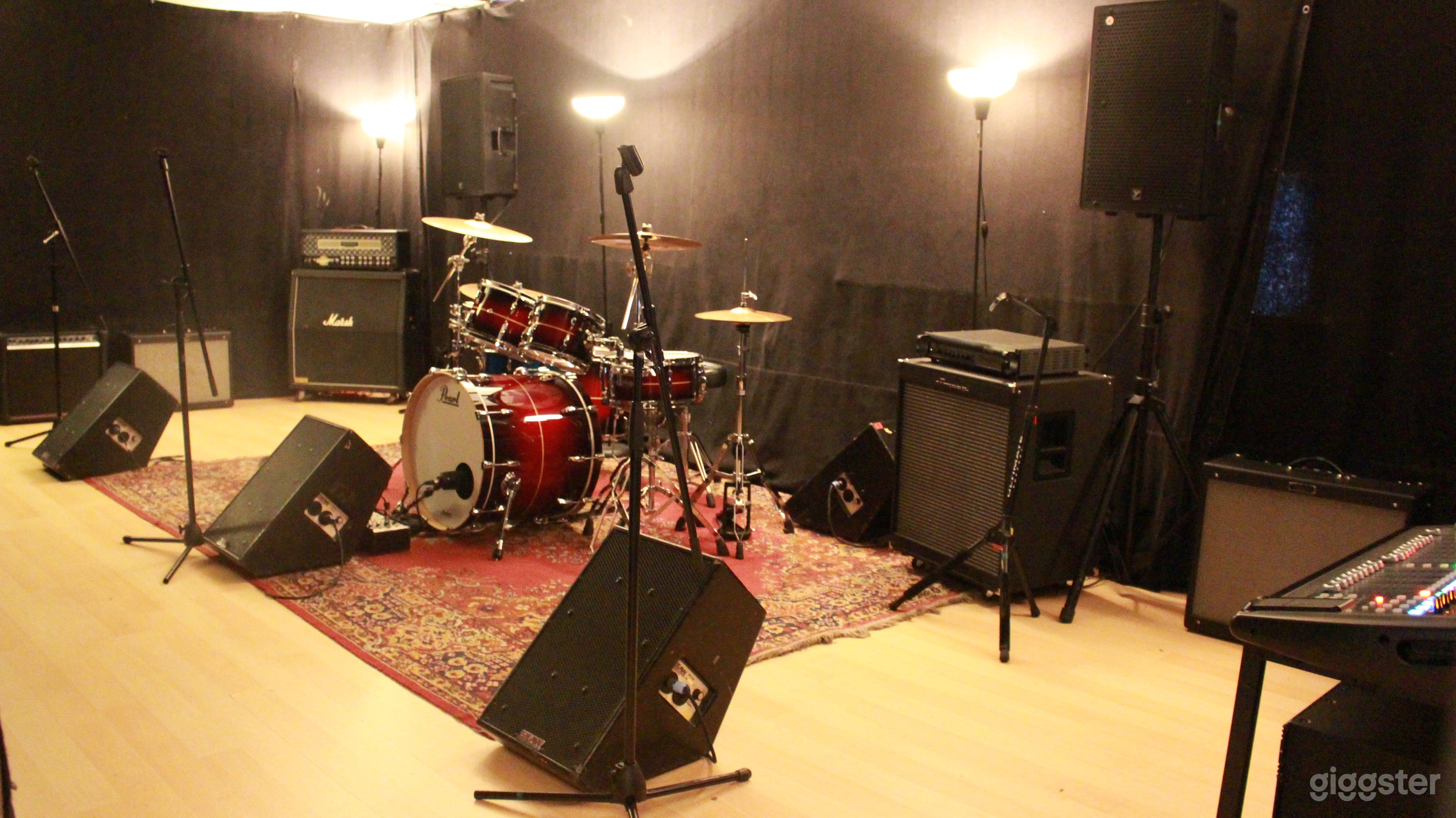 Rehearsal Studio D Ultra Premium Room at DC Music